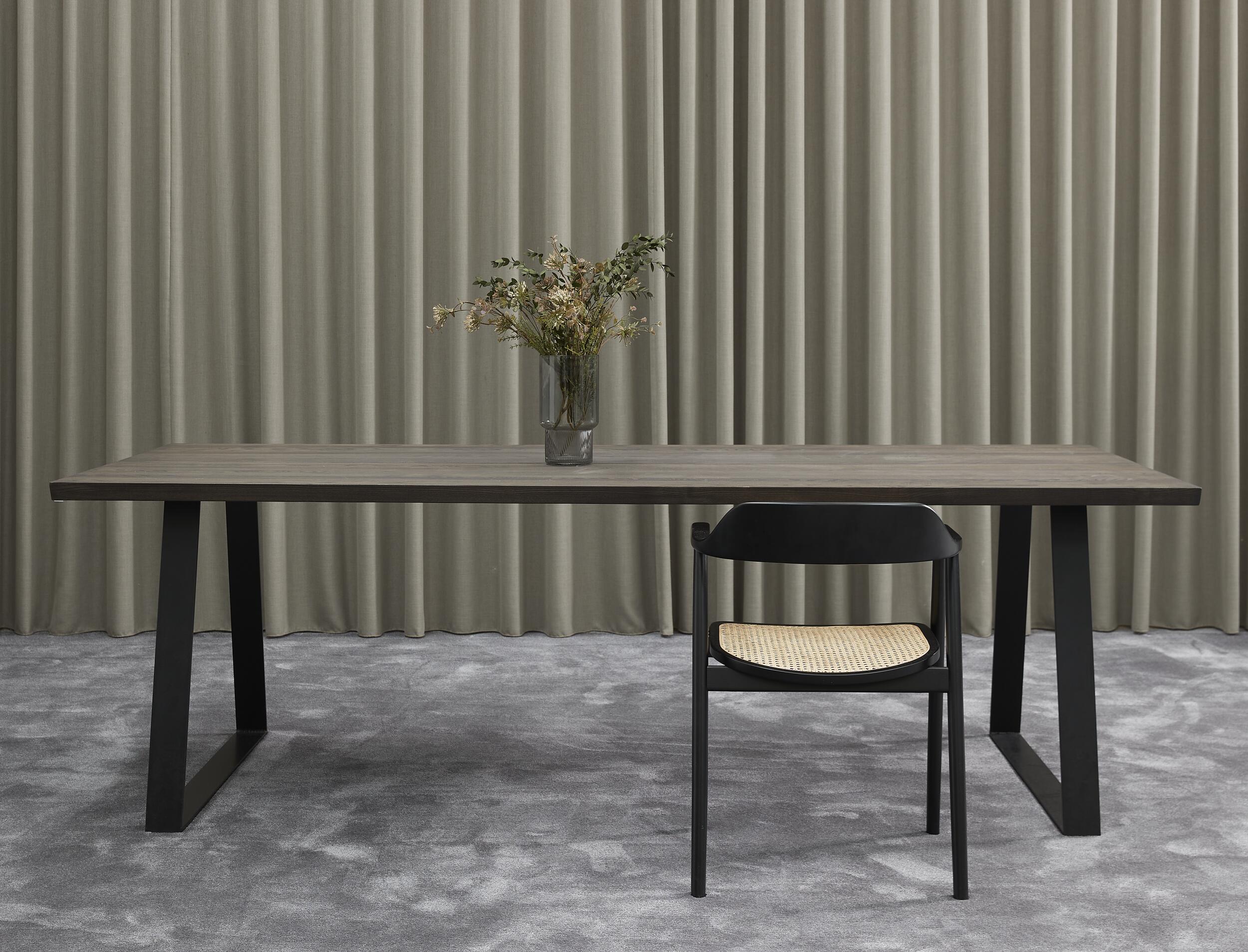 Timber 240 x 100 x 75 cm Spisebord 240 x 100 x 74 cm