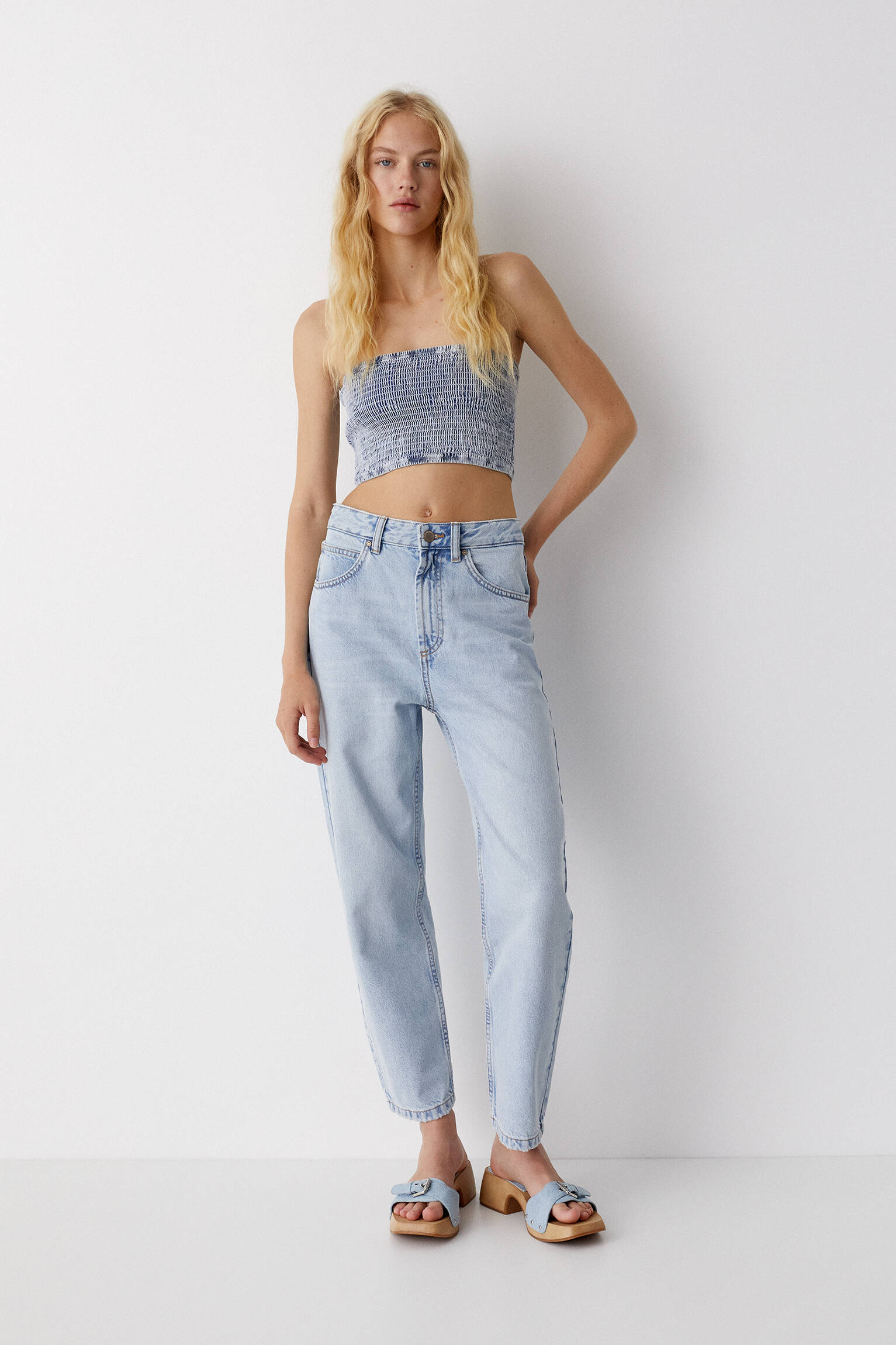 CALÇA JEANS BARREL DE CINTURA MÉDIA - AZUL CLARO