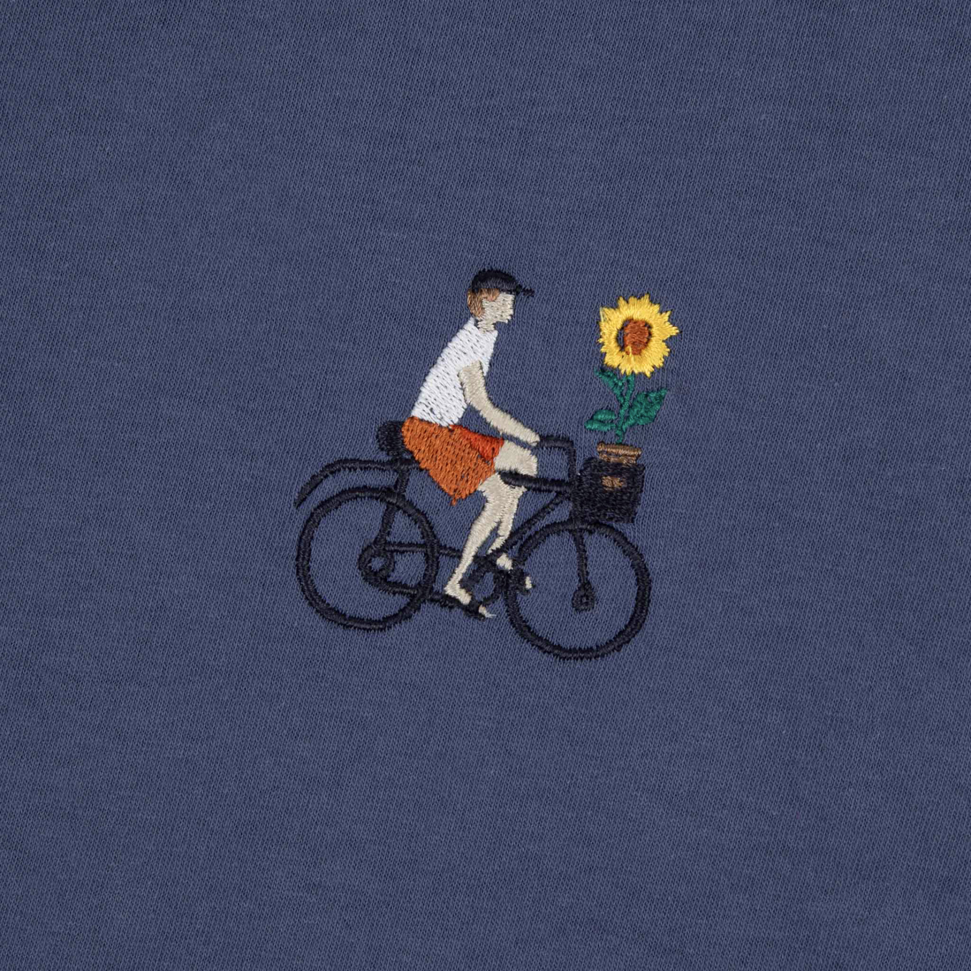 T-shirt bleu vélo brodé coton et coton recyclé - modèle arcy