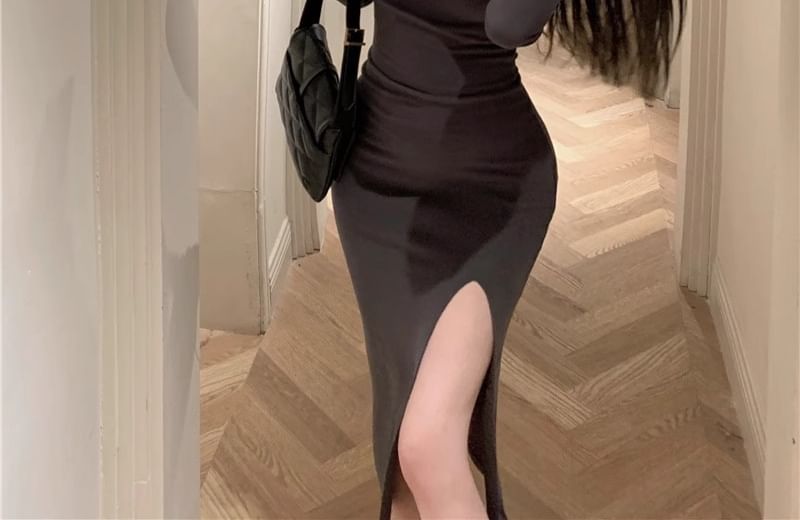 Lucuna - Lange mouw off-shoulder effen midi bodycon jurk met split