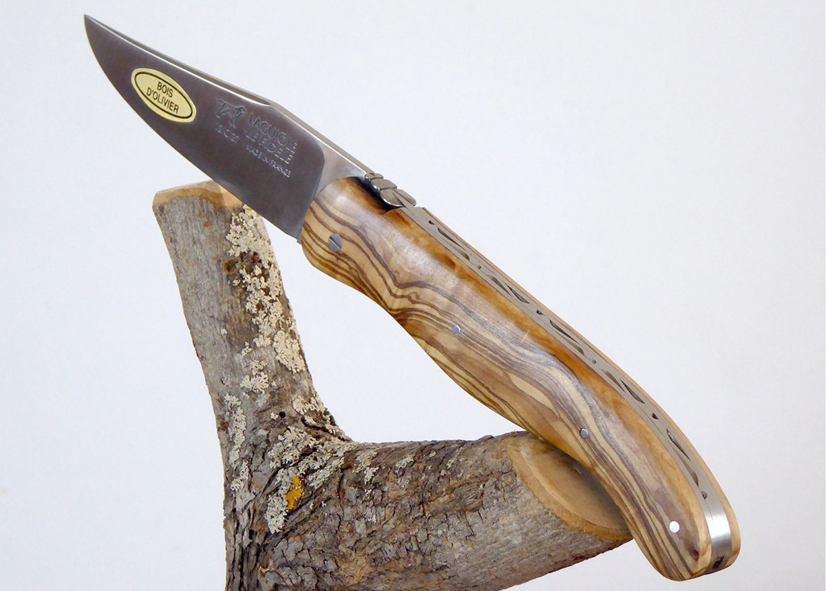 Couteau Laguiole de chasse avec un manche en Olivier