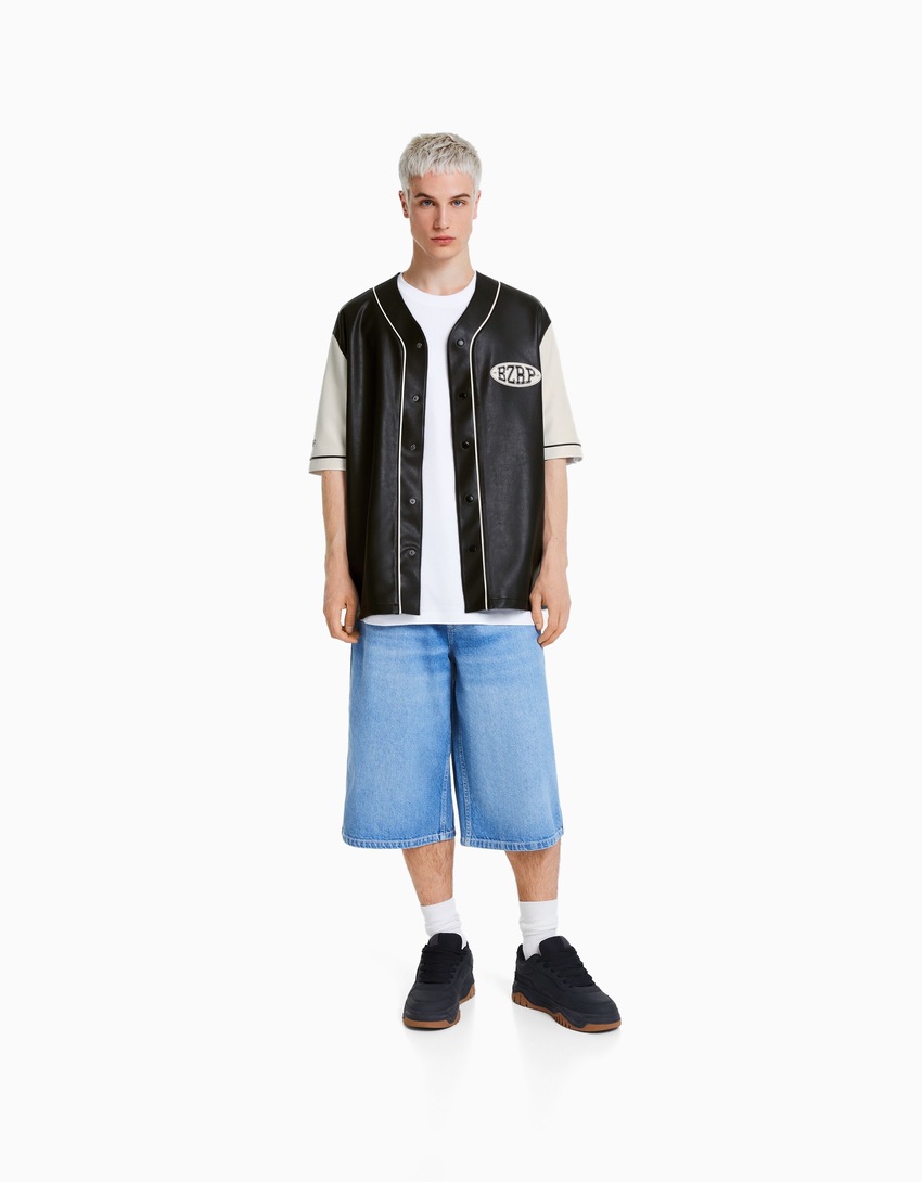 Camisa de manga curta BERSHKA ft. BIZARRAP em couro sintético