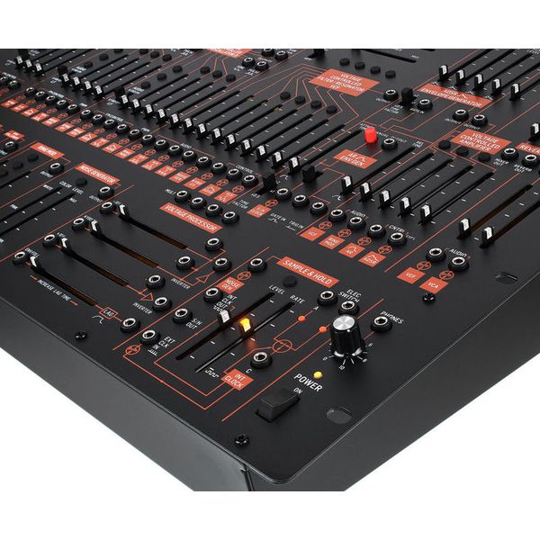Behringer 2600
