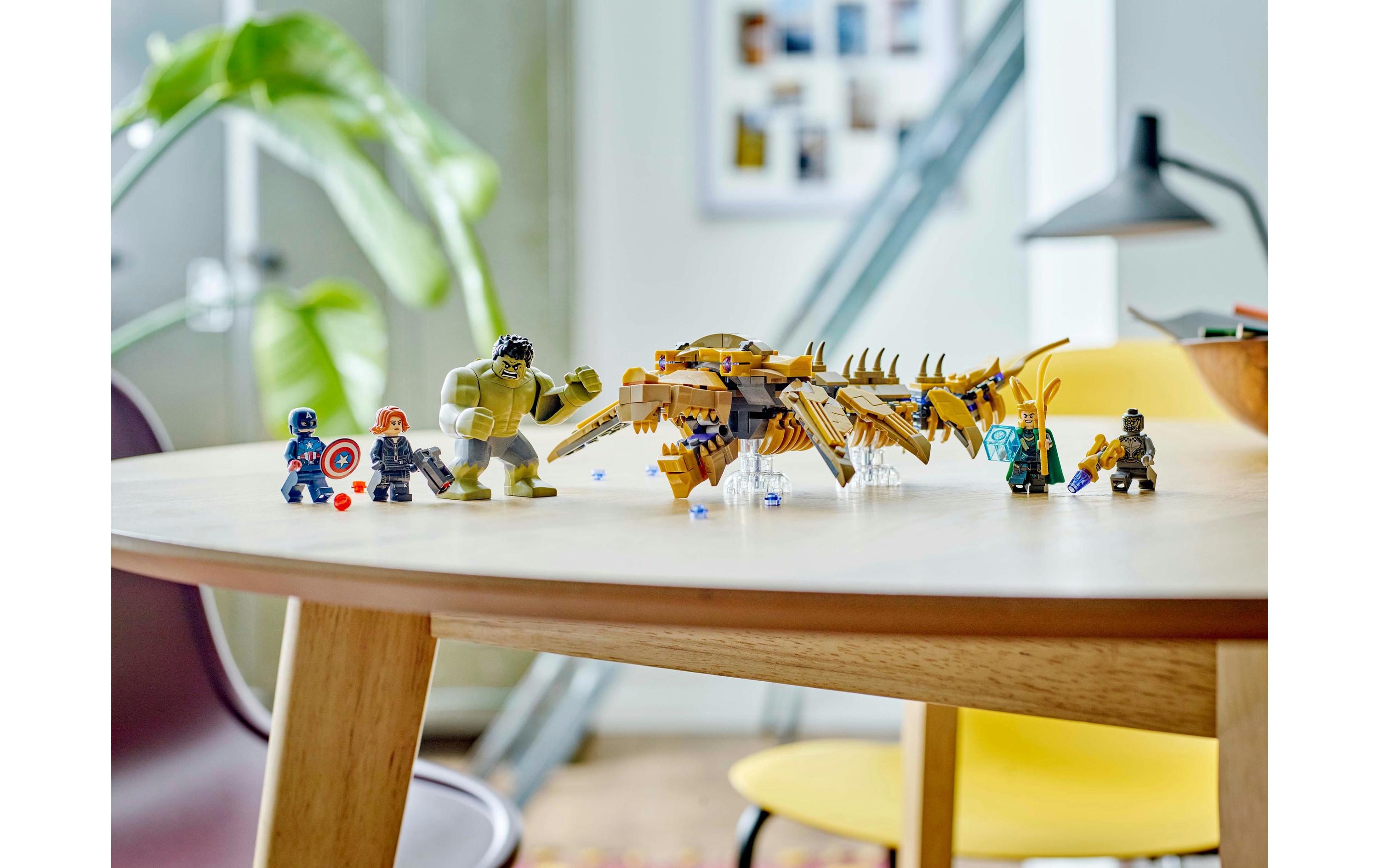 Marvel Avengers vs. Leviathan 76290Avengers Geschenk mit Loki und seinem Flugwal Leviathan!