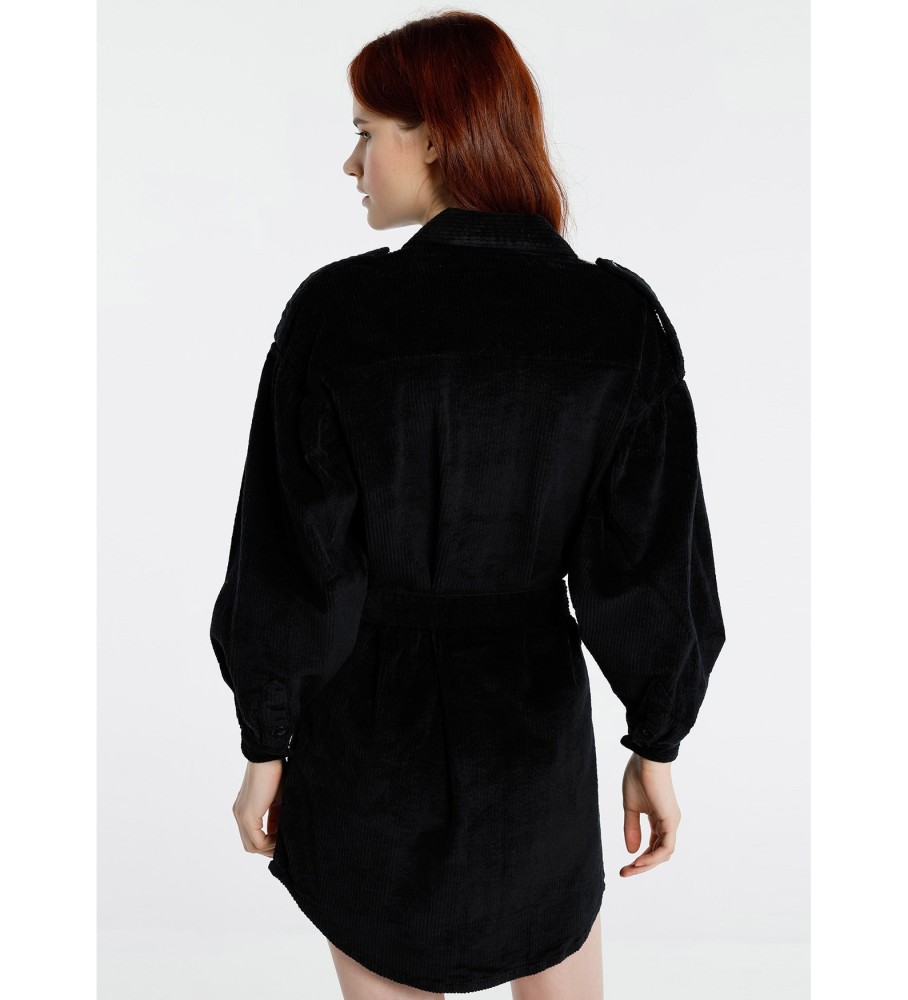 Vestido Lois Victoria-Barbol com botões, volumoso, em veludo cotelê grosso, preto.