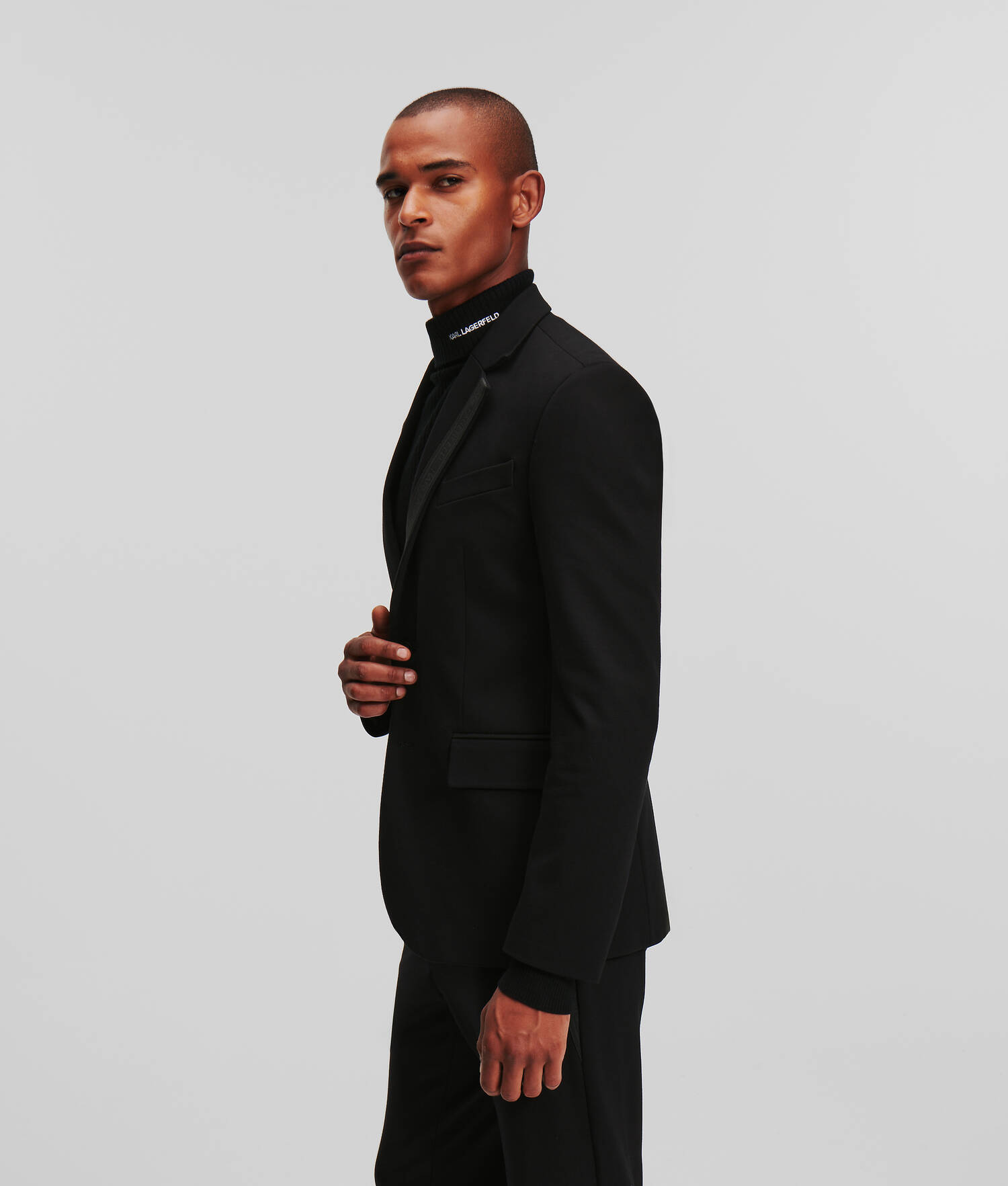 VESTE EN PUNTO À LA COUPE CLASSIQUE
