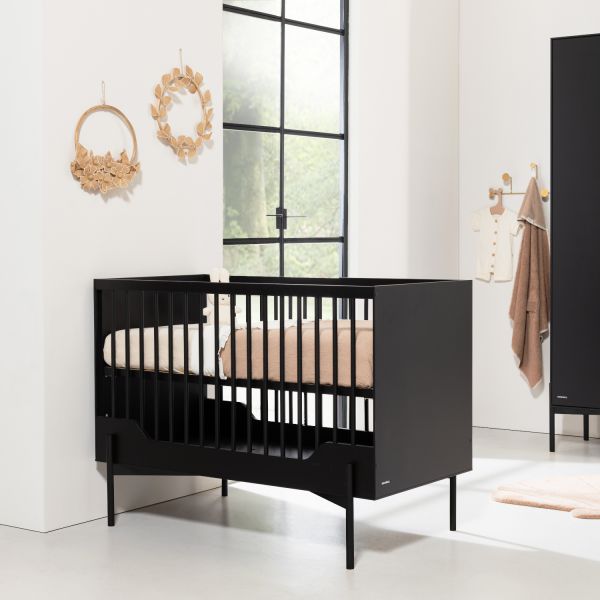 Kidsmill Boutique Babykamer Zwart Mat | Bed 60 x 120 cm   Commode   Kast 2-Deurs