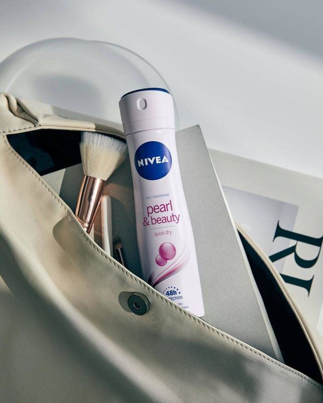 NIVEA - Pearl & Beauty - Deodorant Spray - Alcoholvrij - Quick Dry-formule