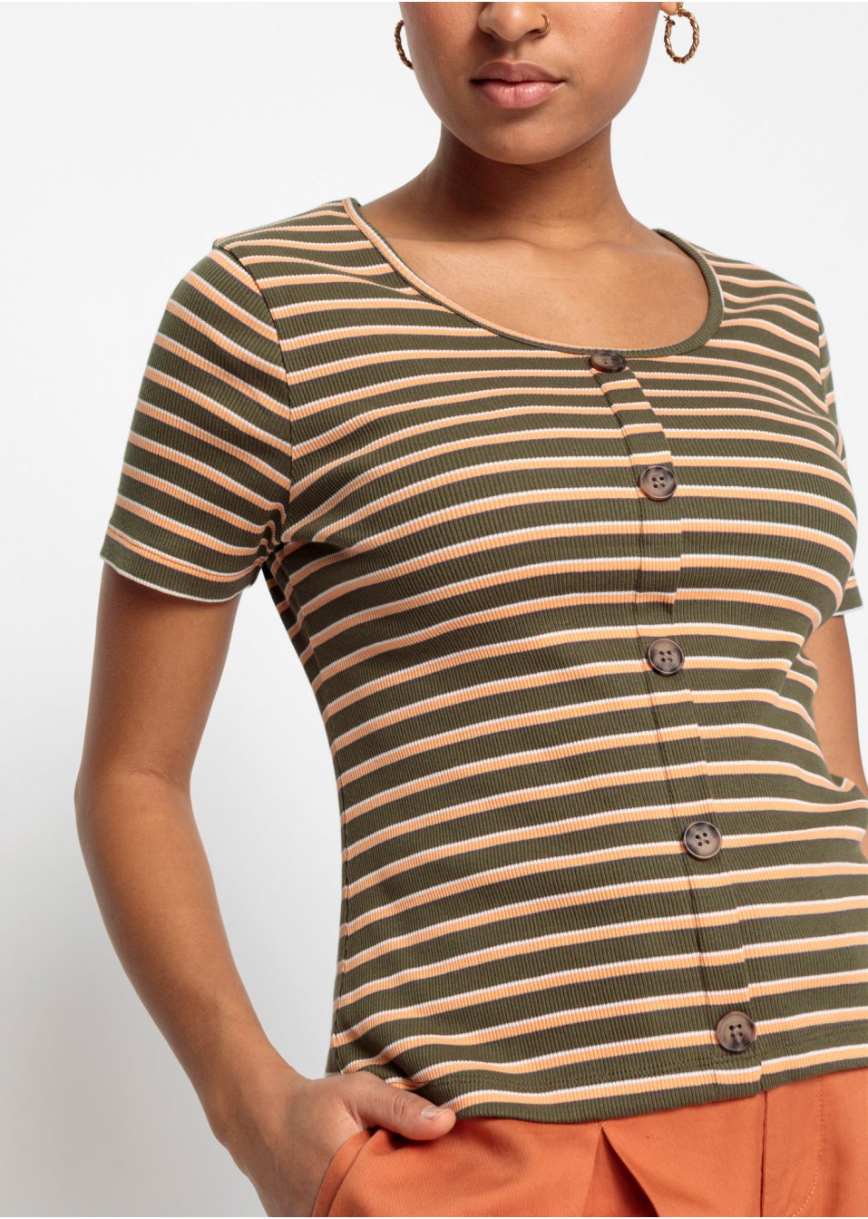 T-shirt côtelé avec boutons décoratifs