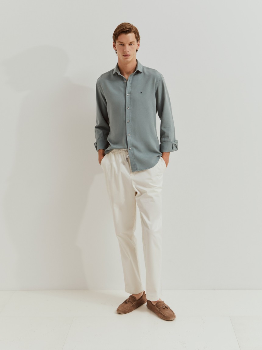 Camisa slim fit em liocel e linho