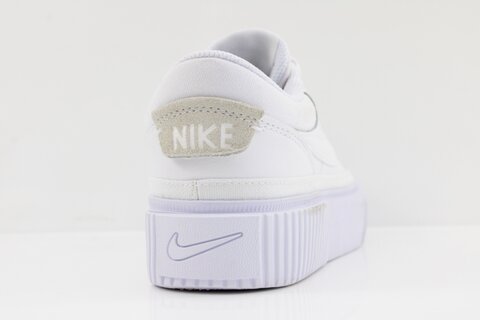 Nike Sneaker