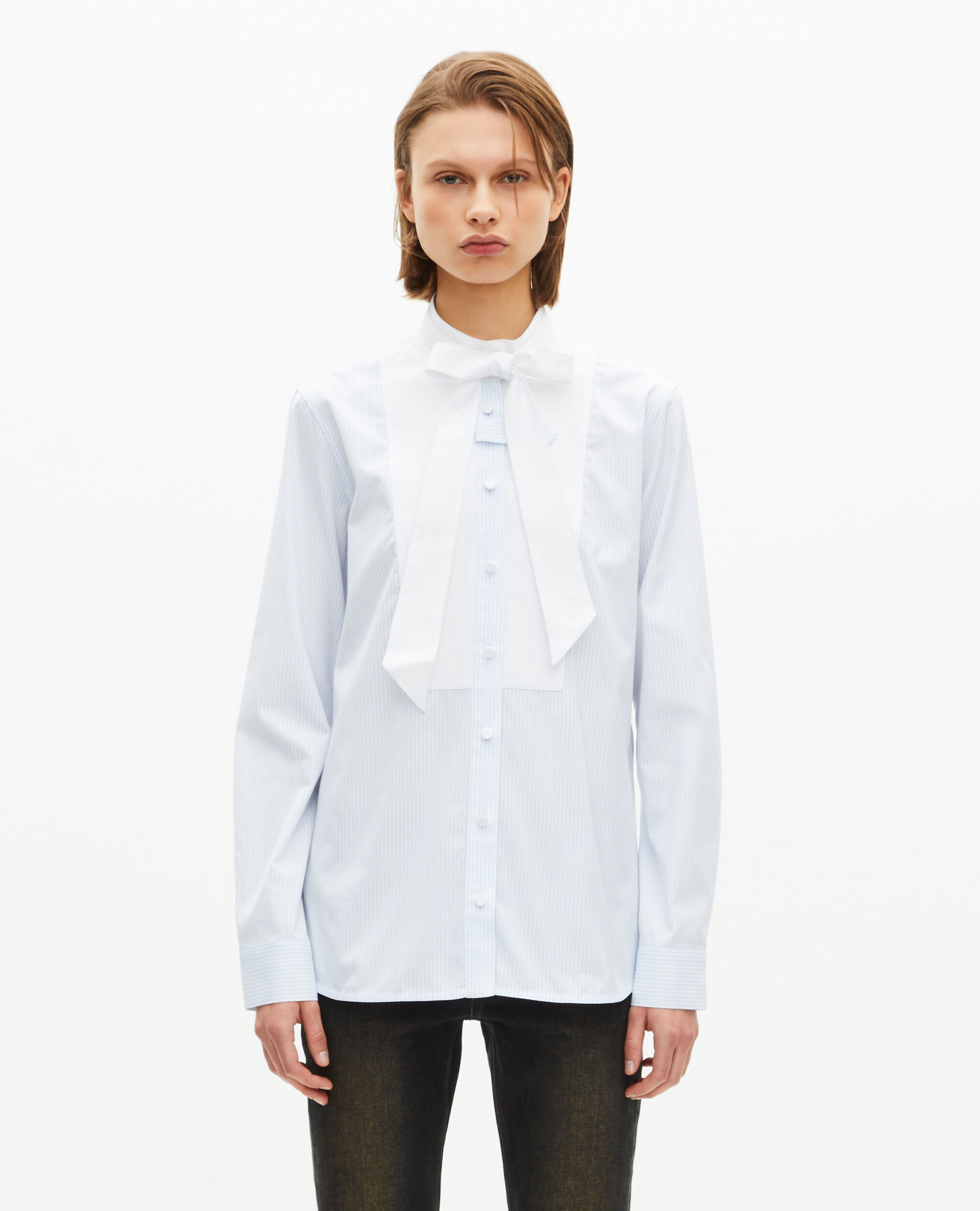 Chemise à fines rayures bleu clair