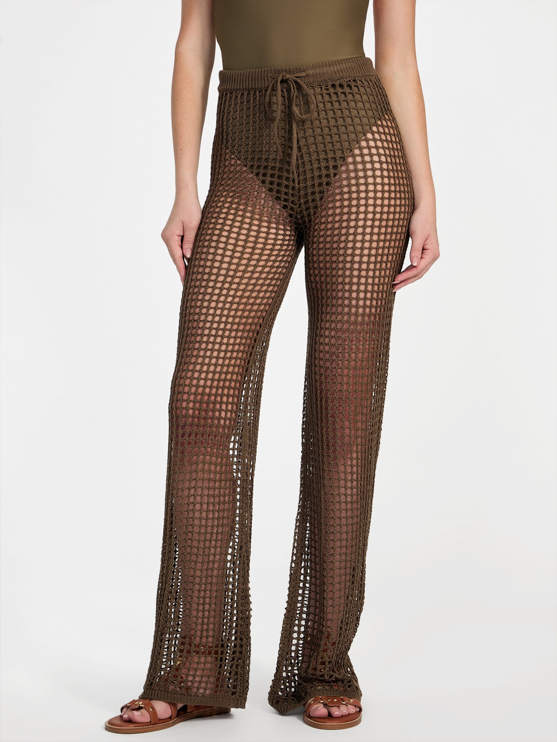 Calça de crochê com malha aberta
