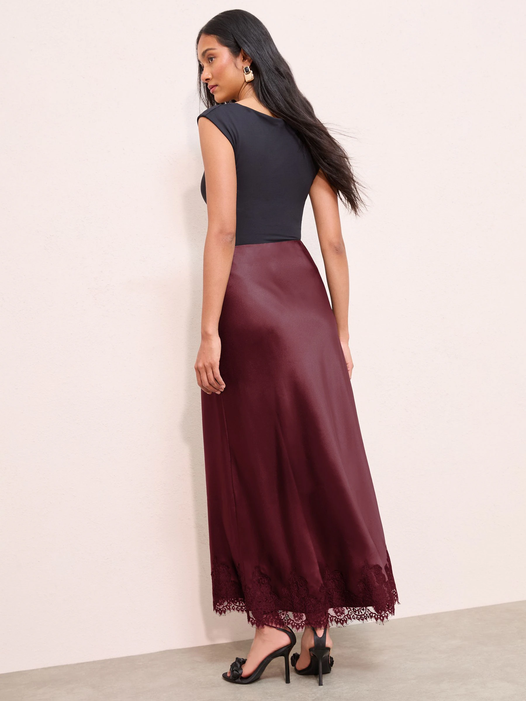 Bordeauxrood - Friends Like These X Lucy Mecklenburgh Satijnen Maxi Rok met Kantafwerking