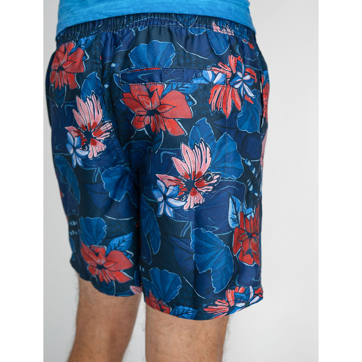 INDÚSTRIAS PETROLÍFERAS<br>Shorts de banho com estampa floral