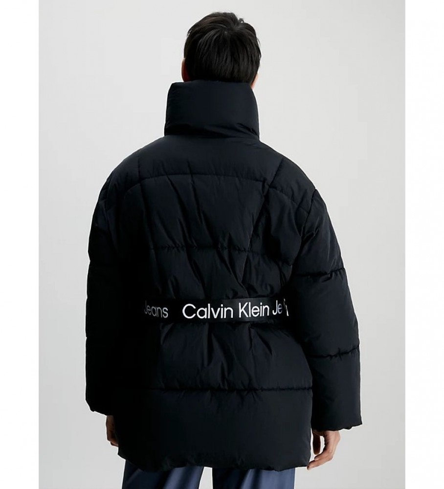 Casaco de penas Calvin Klein Jeans de corte folgado com cinto, preto.
