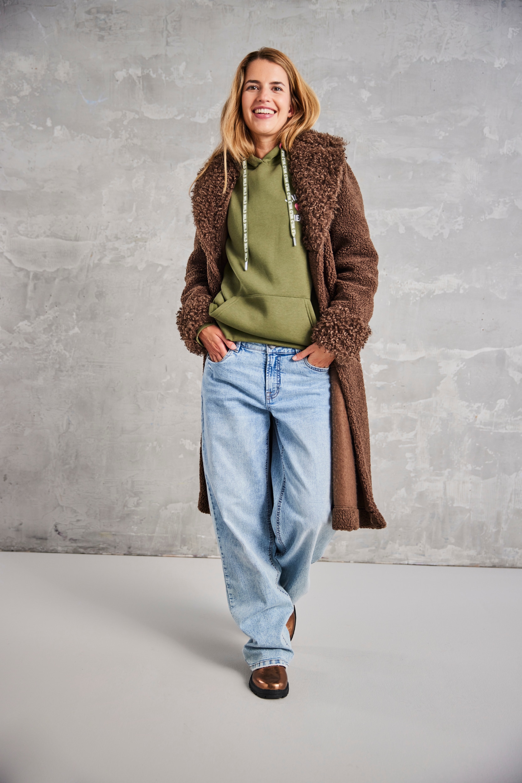 Aniston CASUAL Straight-Jeans , mit trendig weitem Bein