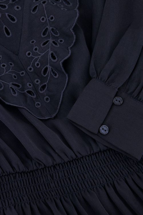 Donkerblauwe jurk met embroidery en ruffles