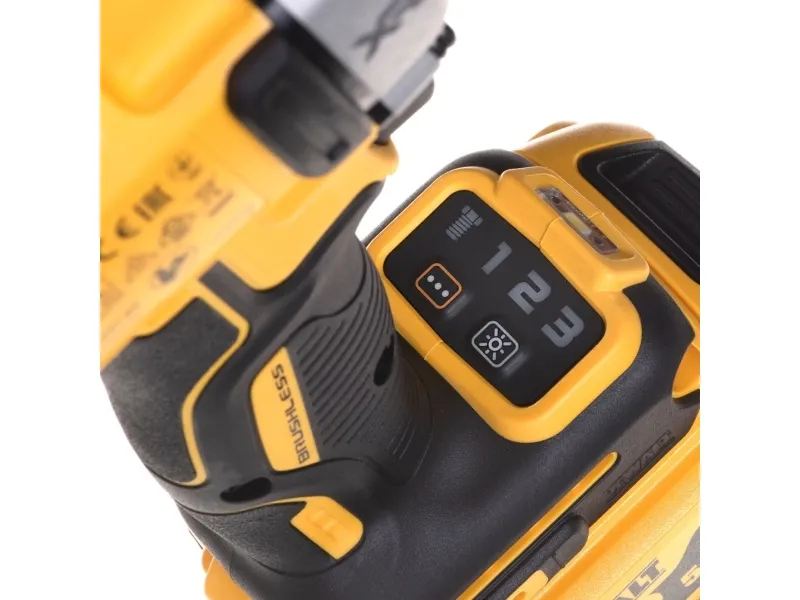 DeWALT DCF892P2T-QW, 2000 rpm, 1084 Nm, 1,67 kg, 620 g