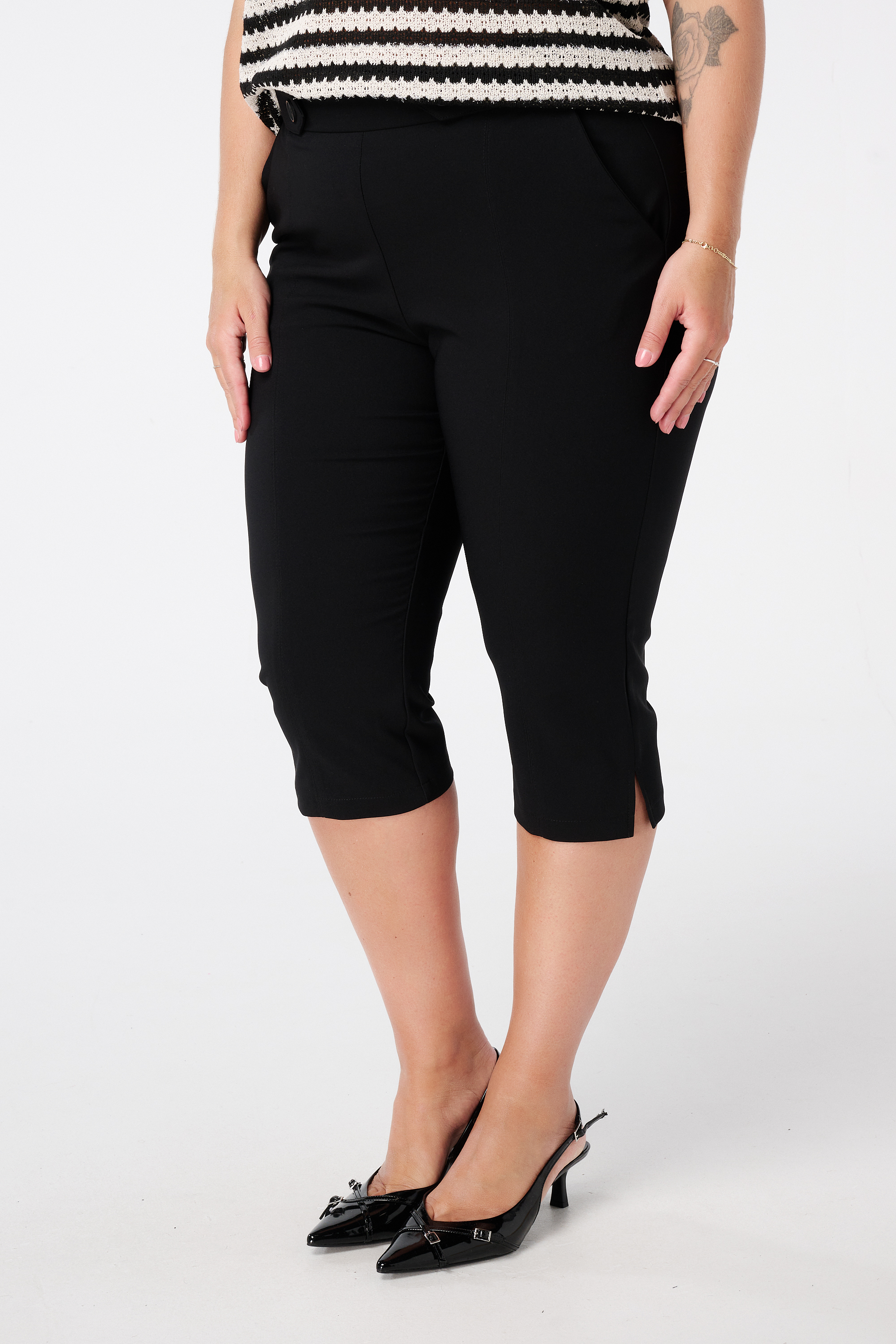 Capri pantalon met split Zwart
