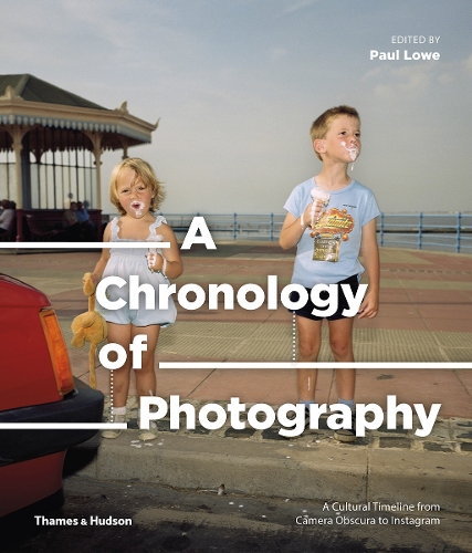 A Chronology of Photography: A Cultural Timeline from Camera Obscura to Instagram (Hardback)