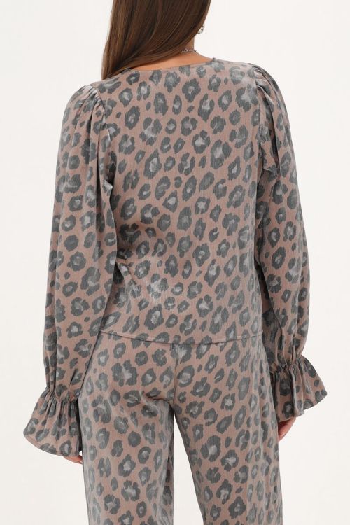 Panterprint crinkle top met strikjes & ruffle mouwtjes
