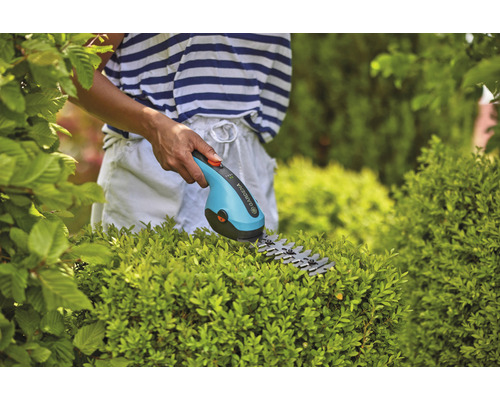 GARDENA ClassicCut Li 2,5Ah accugrasschaar incl. USB-C-laadkabel en struikschaaropzetstuk