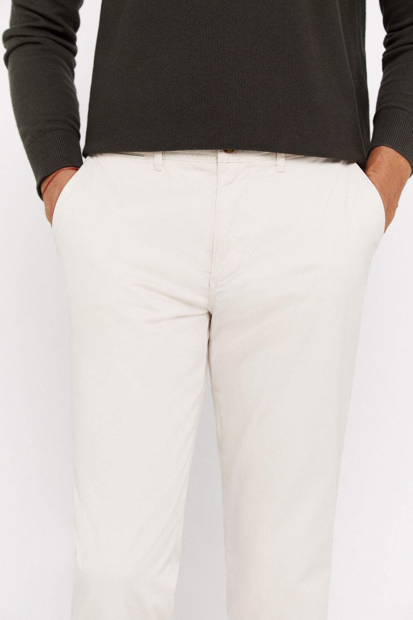 Calça chino leve de corte regular - Marfim