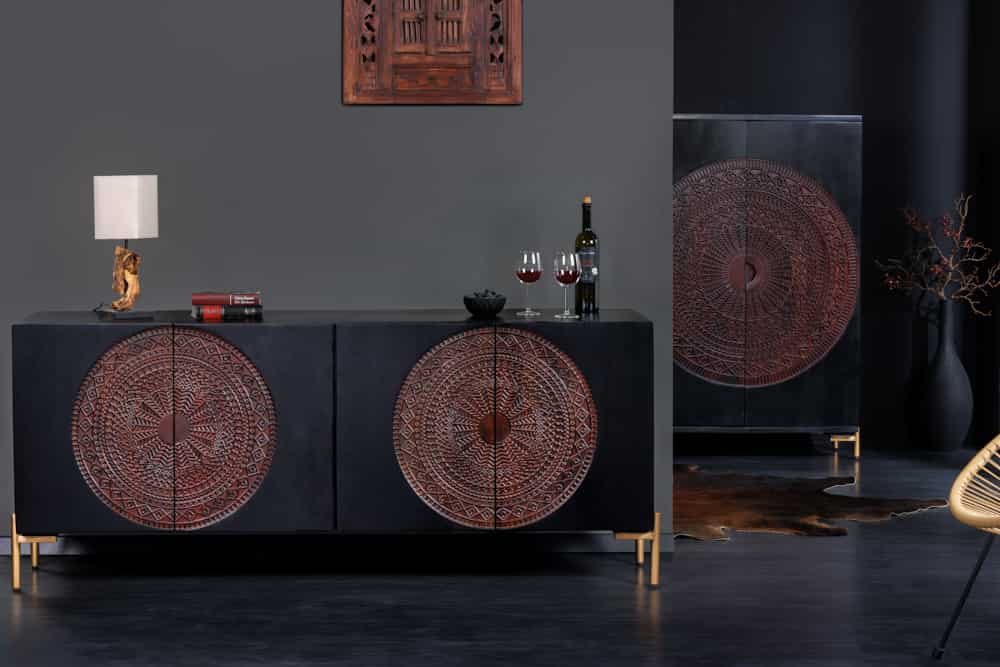 Massives Sideboard MANDALA 160cm Mangoholz schwarz mit 3D Schnitzereien goldene Füße