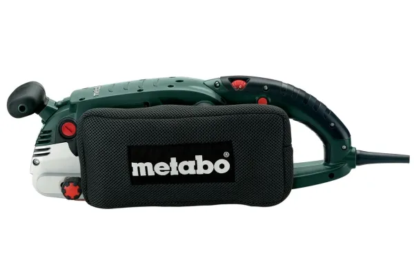 Metabo BAE 75. slibemaskine type: båndsliber, støvbeholder type: støvpose. effekt: 1010 W. vægt: 4,7 kg, slibeplade størrelse (BxD): 75 x 533 mm, slibeplade fastspændingssystem: 85 x 150 mm (600375000)