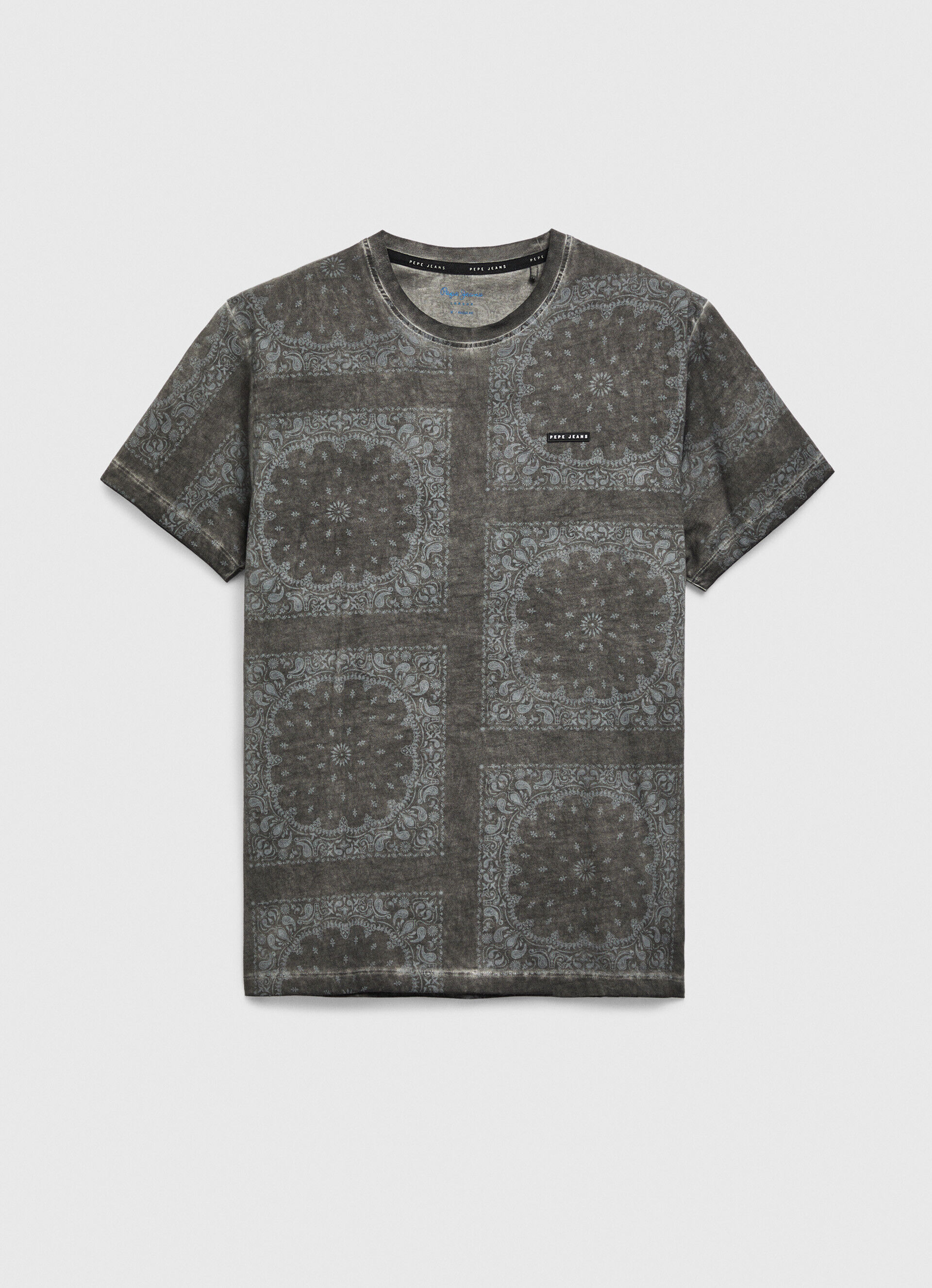 Camiseta de algodão com estampa de bandana - preta lavada