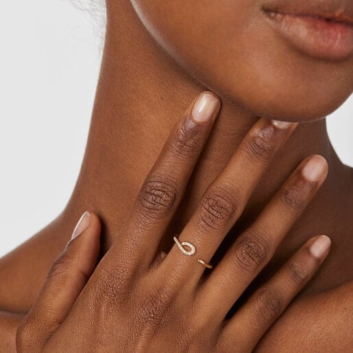 Anel aberto em ouro com diamantes de 0,06 ct, modelo Bent.