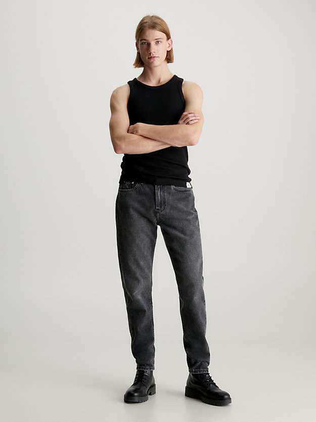 Calça jeans afunilada