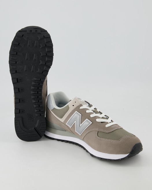 New Balance 574 Sneaker in Grau