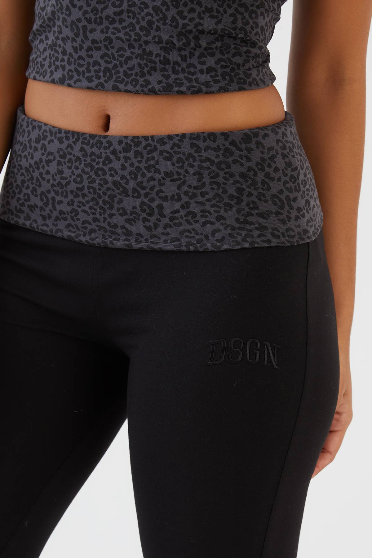 Legging Évasé À Rabat Léopard Dsgn Studio