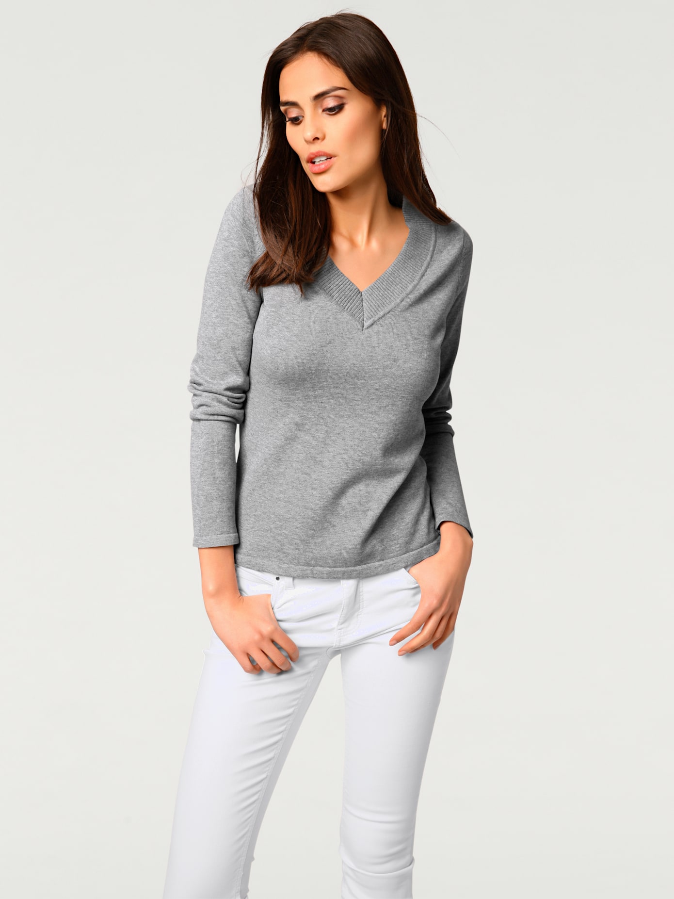Joli pull basique à encolure en v