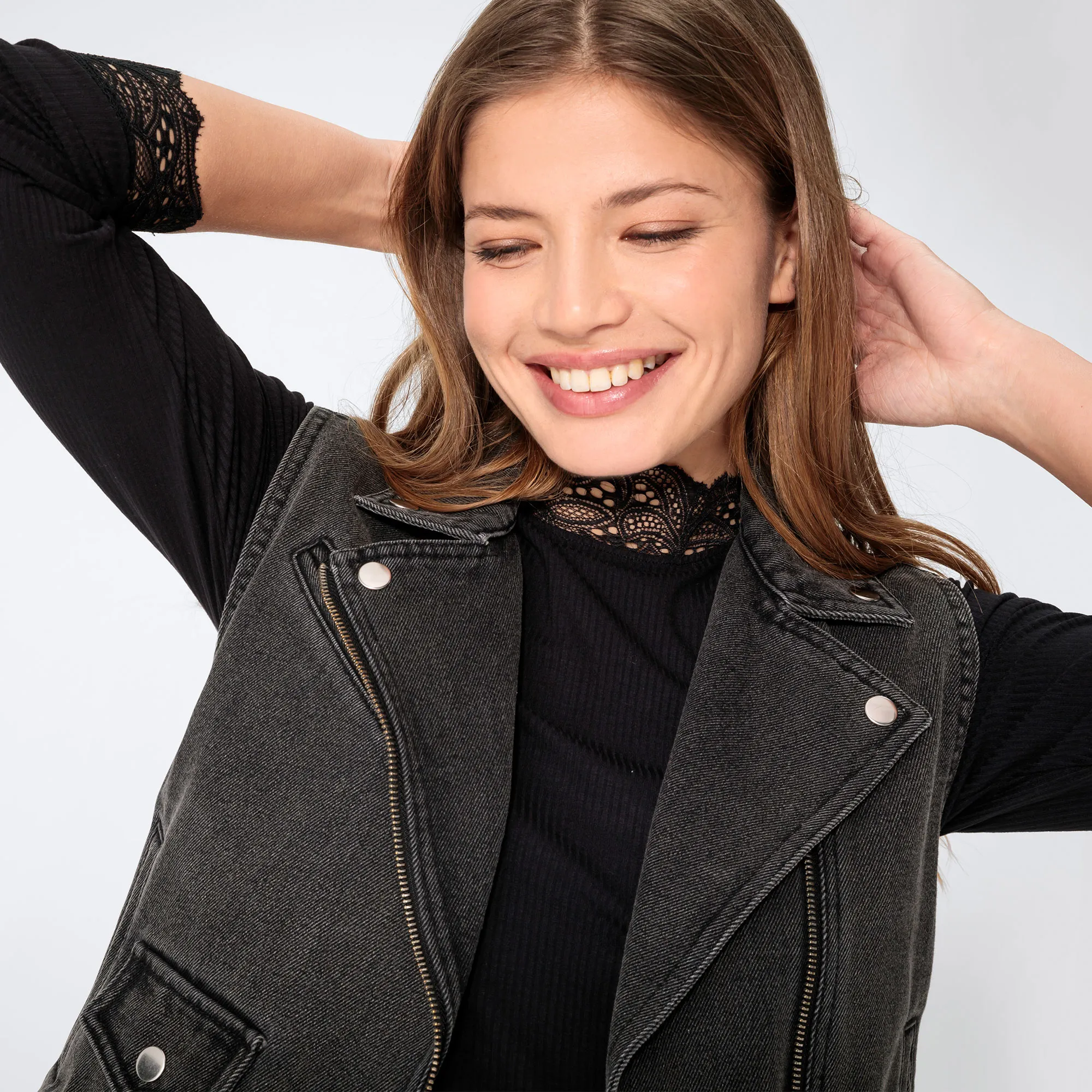 Damen-Jeans-Weste im Biker-Style