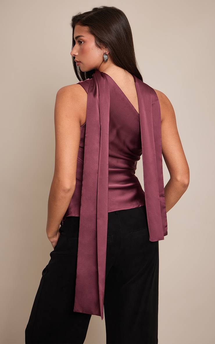 Prune Top En Satin À Détail Foulard Asymétrique