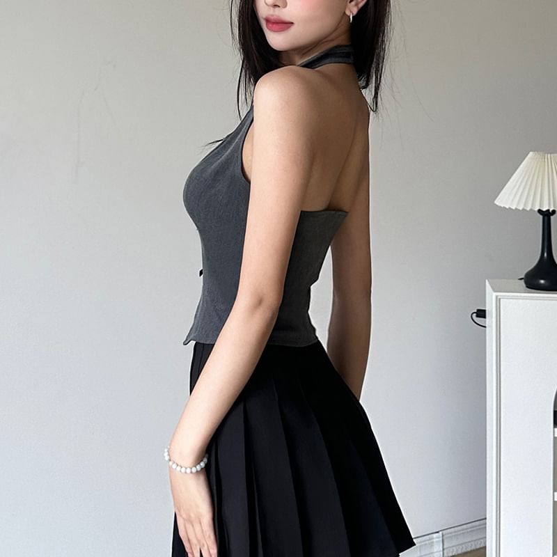 BrickBlack - Halternek, effen strikaccent, open rug en split crop top