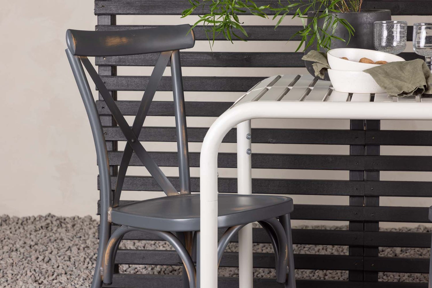 Borneo tuinset: tafel, 2 stoelen, beige en donkergrijs. 70 x 70 x 75 cm