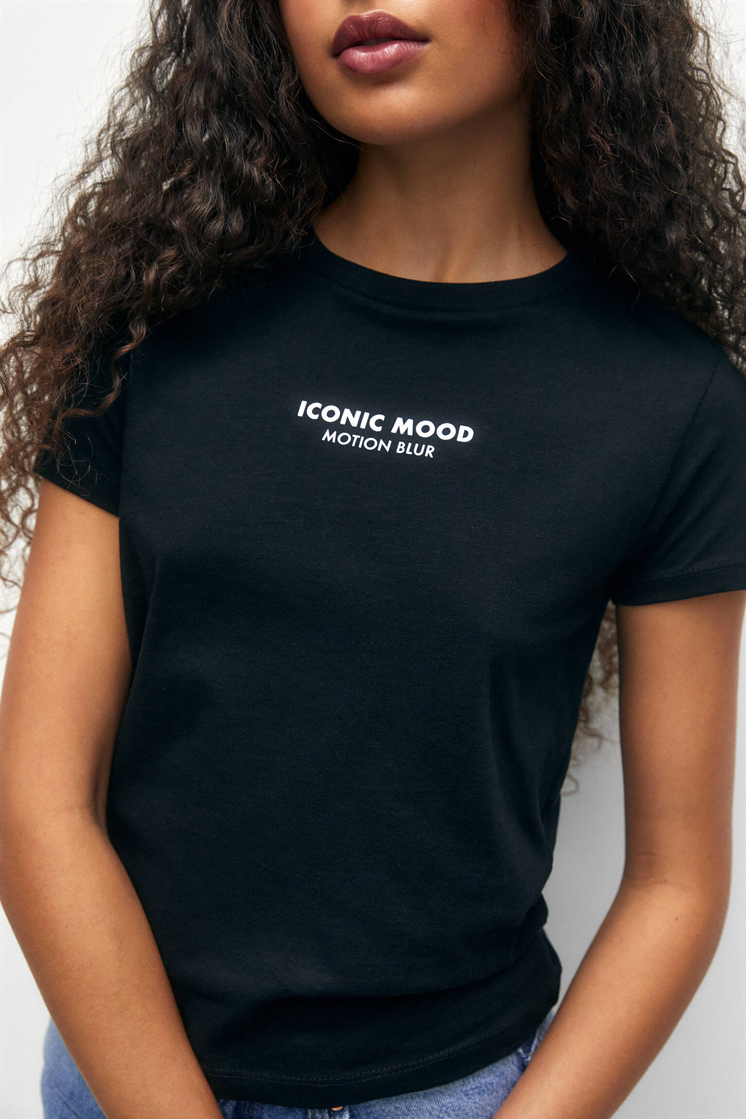 CAMISETA DE MANGA CURTA COM TEXTO - PRETA