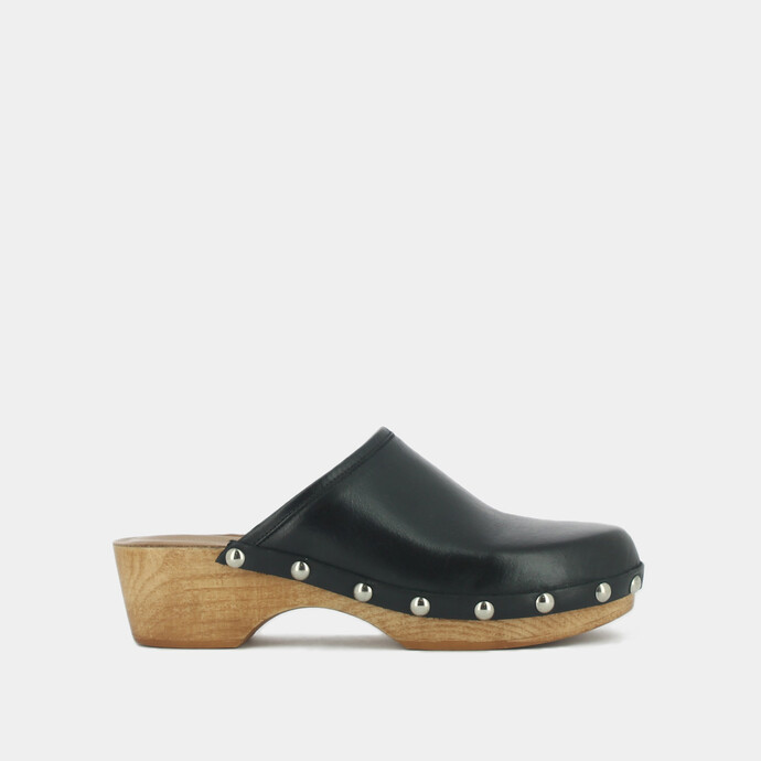 Sabots à clous  en cuir noir