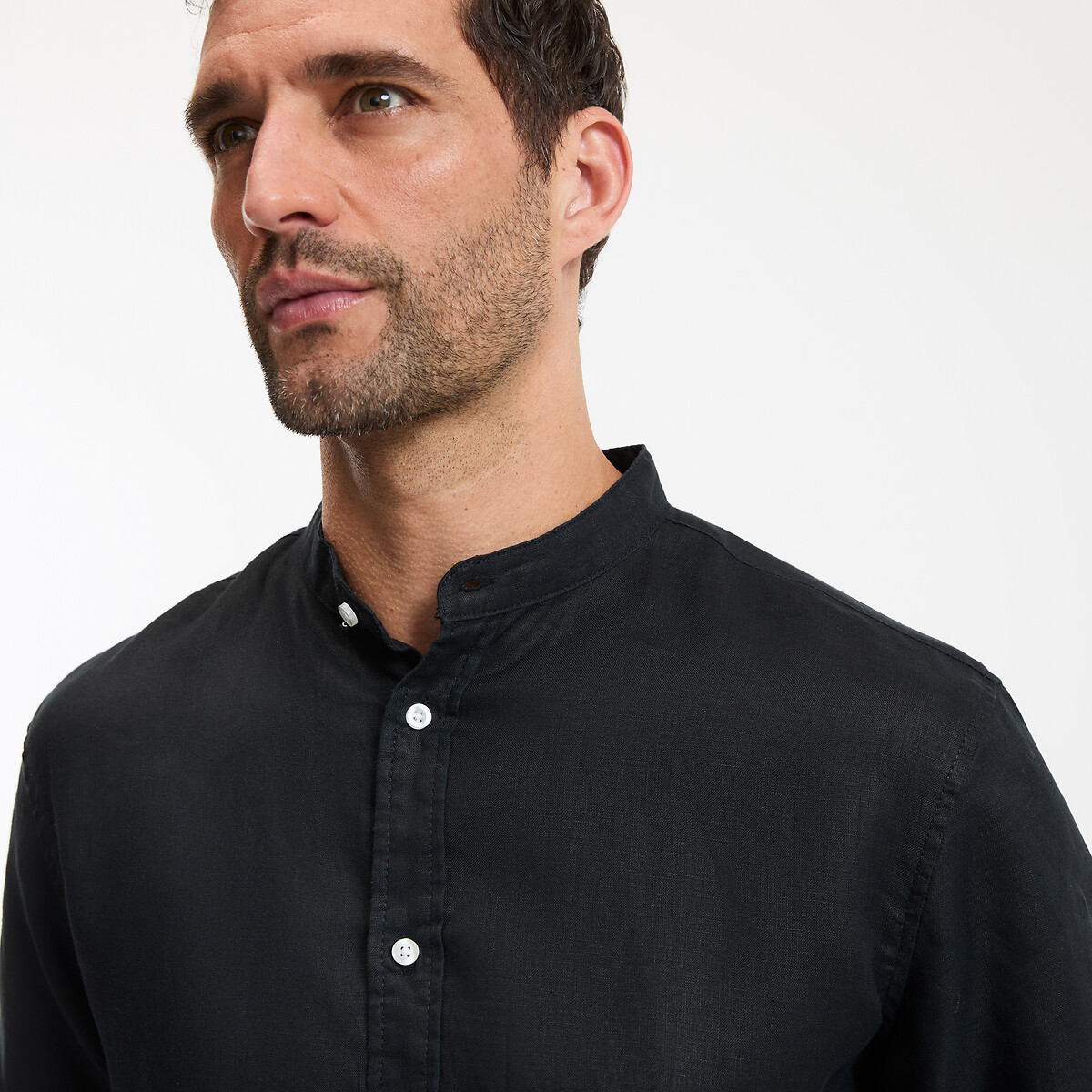 COLEÇÕES LA REDOUTE<br>Camisa reta, gola mandarim, em linho, assinatura AURELE