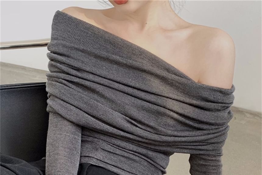 Shinsei - Gebreide top met lange mouwen en blote schouders