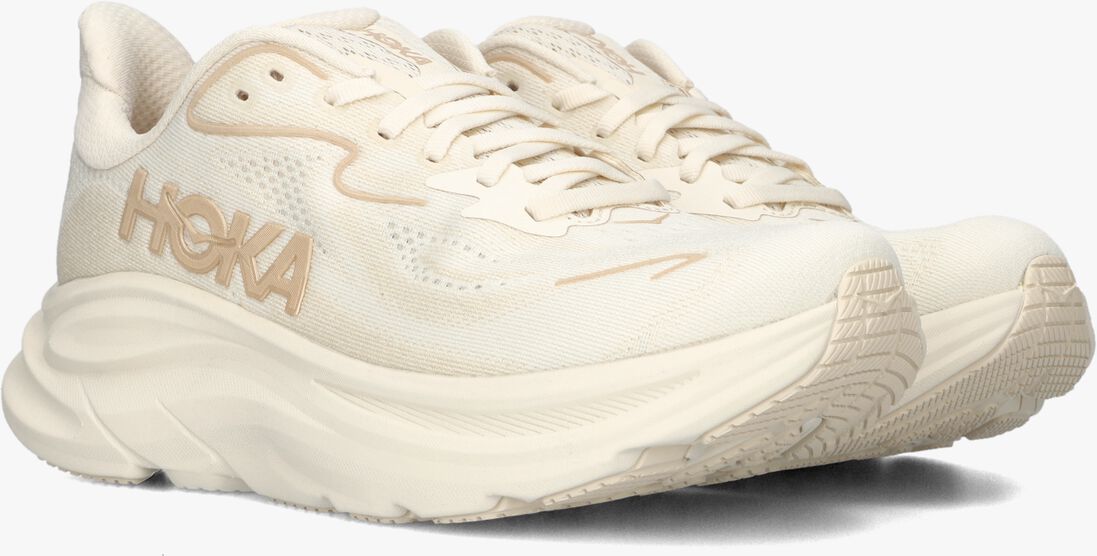 beige hoka lage sneakers clifton 10
