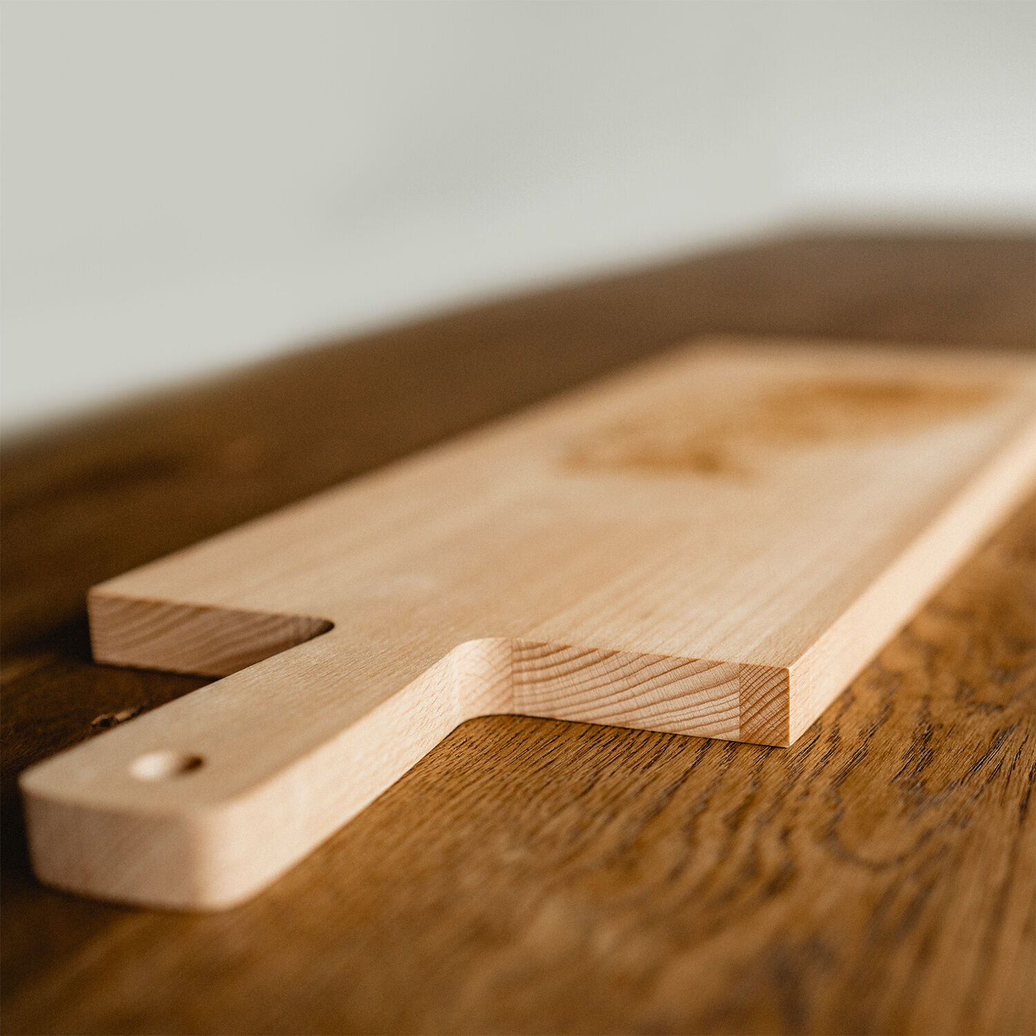 Holzbrett Zoom mit Hirschmotiv