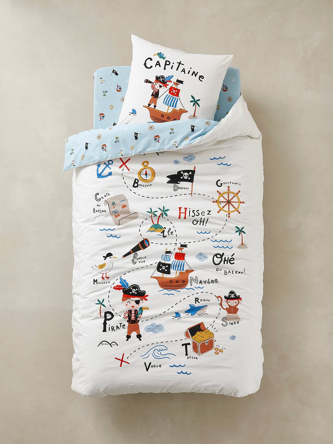 Conjunto infantil de capa de edredom e fronha, Piratas, branco claro liso com estampas.