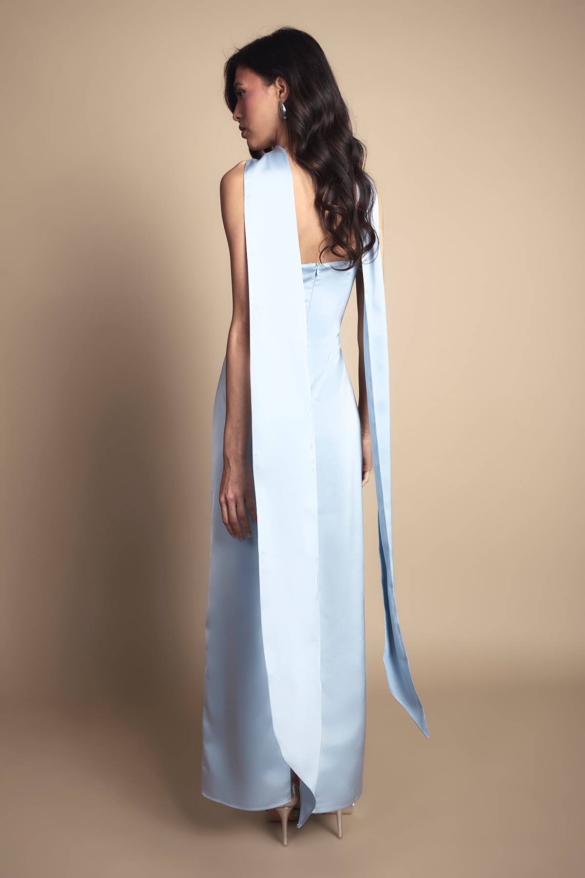 Oasis Robe Longue De Demoiselle D'honneur Bandeau En Satin Bleu Clair Avec Foulard