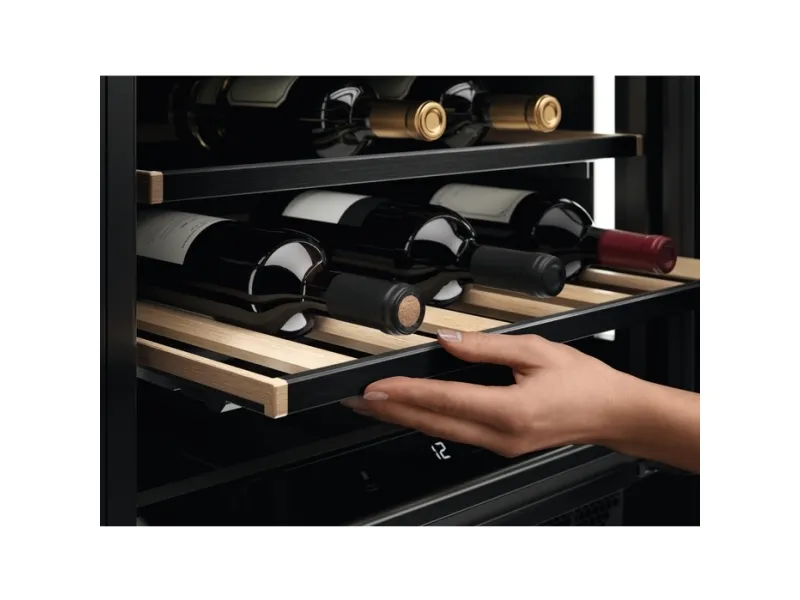 AEG 5000 AWUS020B5B - Vinkøler - til indbygning - niche - bredde: 30 cm - dybde: 55 cm - højde: 82.2 cm - 58 liter - Klasse G - sort og glas