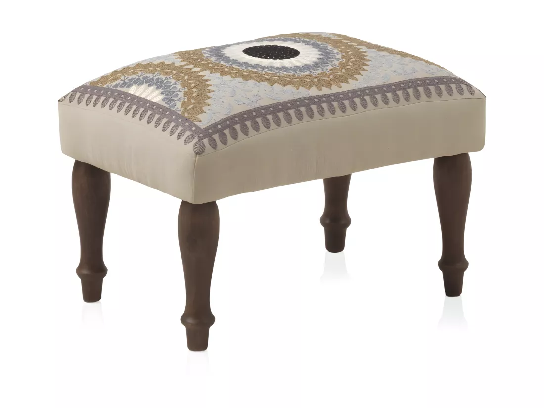 Pouf tapissé avec pieds en bois couleur lin